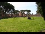 03128 ostia - regio i - insula xii - foro della statua eroica (i,xii,2) - decumanus maximus - blick nach suedwesten ri terme del foro (i,xii,6).jpg